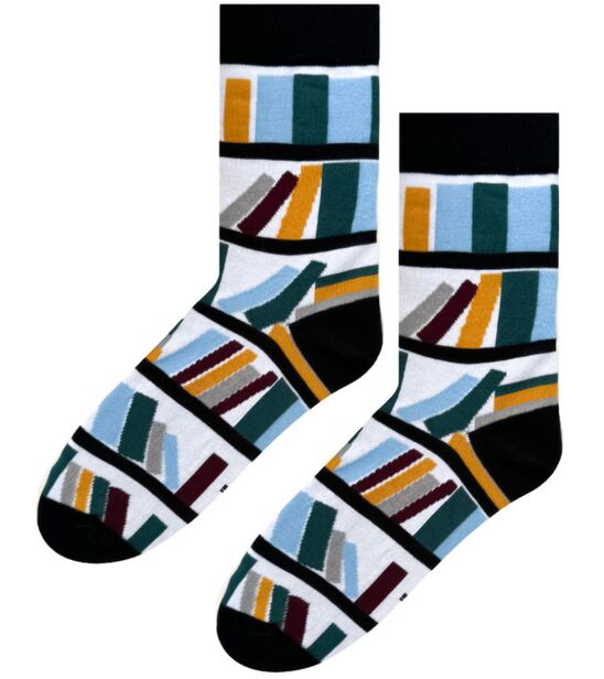 Skarpety w Książki na Półkach